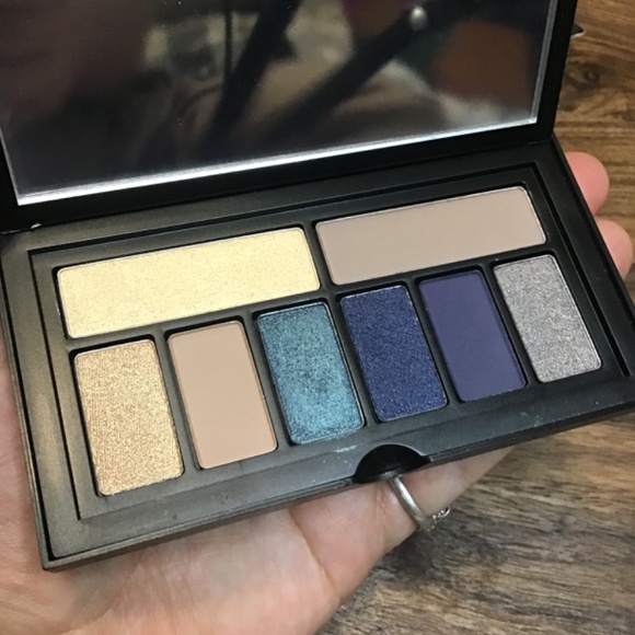 Smashbox eyeshadow pallet and spectrum brush, cool effect Smashbox blue pallet - Picture 3 of 11